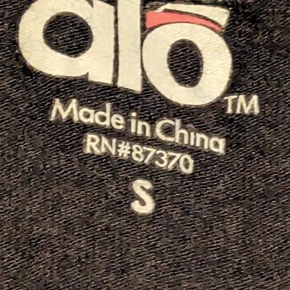 ALO Yoga Black T-Shirt Short Sleeve Soft Stretch Women's Size Small - Picture 2 of 3